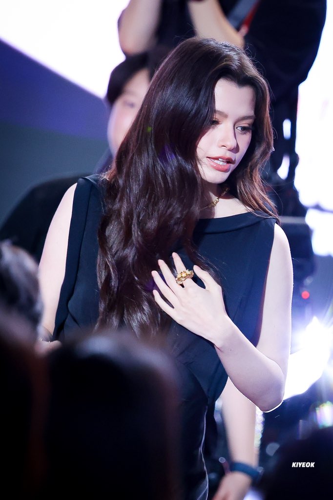 gaprldur's tweet photo. 베키야 ❤️❤️❤️ 

REBECCA X KISF2026
#BeckyxKISF2026
#beckysangels https://t.co/AmfMqn58Bz