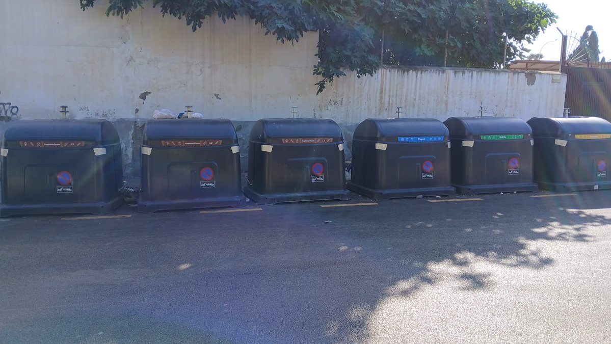 GobiernoMelilla's tweet photo. Así, se han puesto en las calles Méndez Núñez, Paco Benítez, General Pintos, Teniente Casaña, Castellon de la Plana, Gotarredona, plaza María Astarraga -colegio de España-, Colombia o Las Palmeras. https://t.co/jV6mftjcvD