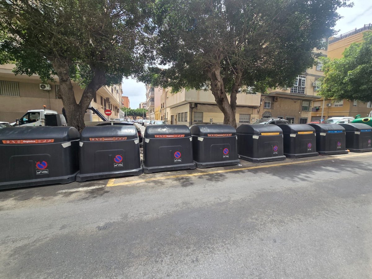 GobiernoMelilla's tweet photo. Así, se han puesto en las calles Méndez Núñez, Paco Benítez, General Pintos, Teniente Casaña, Castellon de la Plana, Gotarredona, plaza María Astarraga -colegio de España-, Colombia o Las Palmeras. https://t.co/jV6mftjcvD