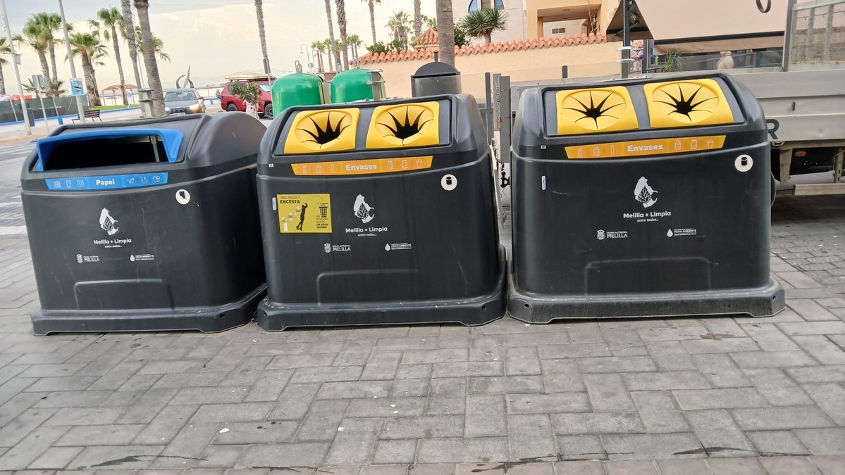 GobiernoMelilla's tweet photo. Así, se han puesto en las calles Méndez Núñez, Paco Benítez, General Pintos, Teniente Casaña, Castellon de la Plana, Gotarredona, plaza María Astarraga -colegio de España-, Colombia o Las Palmeras. https://t.co/jV6mftjcvD