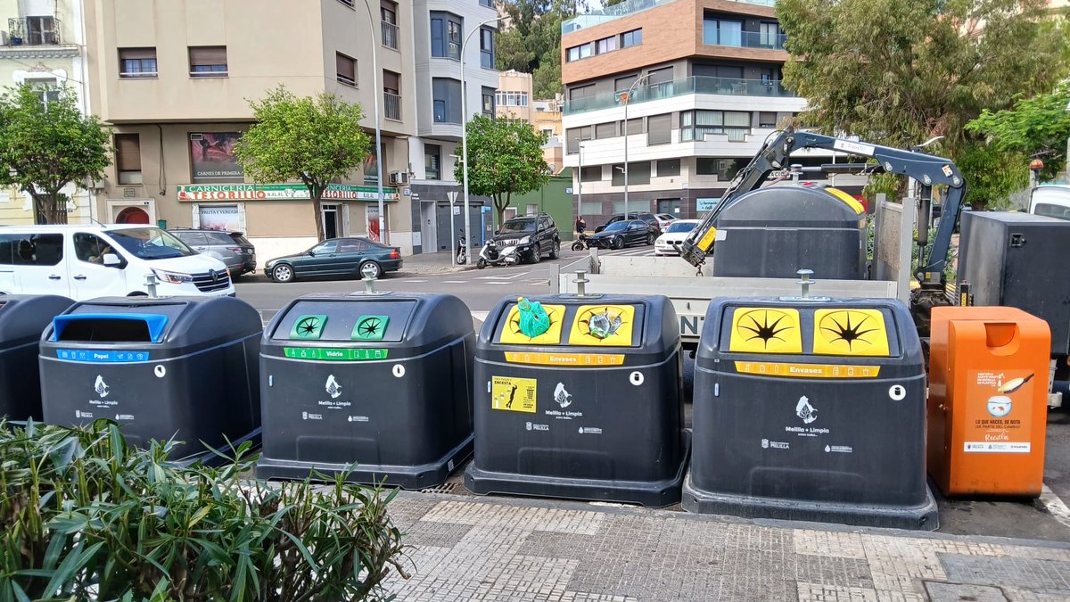 GobiernoMelilla's tweet photo. Así, se han puesto en las calles Méndez Núñez, Paco Benítez, General Pintos, Teniente Casaña, Castellon de la Plana, Gotarredona, plaza María Astarraga -colegio de España-, Colombia o Las Palmeras. https://t.co/jV6mftjcvD