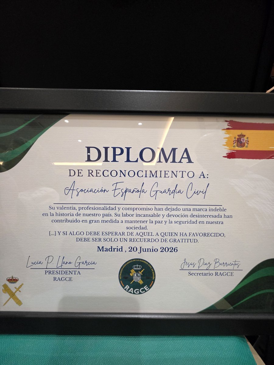 AEGCnacional's tweet photo. Gracias a @RAGCEasociados por este reconocimiento tan especial. Recibirlo es un honor y, sobre todo, un estímulo para seguir trabajando con ilusión, compromiso y dedicación en defensa de nuestros compañeros y de los valores que compartimos.

Nada de esto sería posible sin el apoyo y la confianza de quienes caminan a nuestro lado cada día. ¡Seguimos adelante!

⚔️🇦 🇪 🇬 🇨 🇪🇸