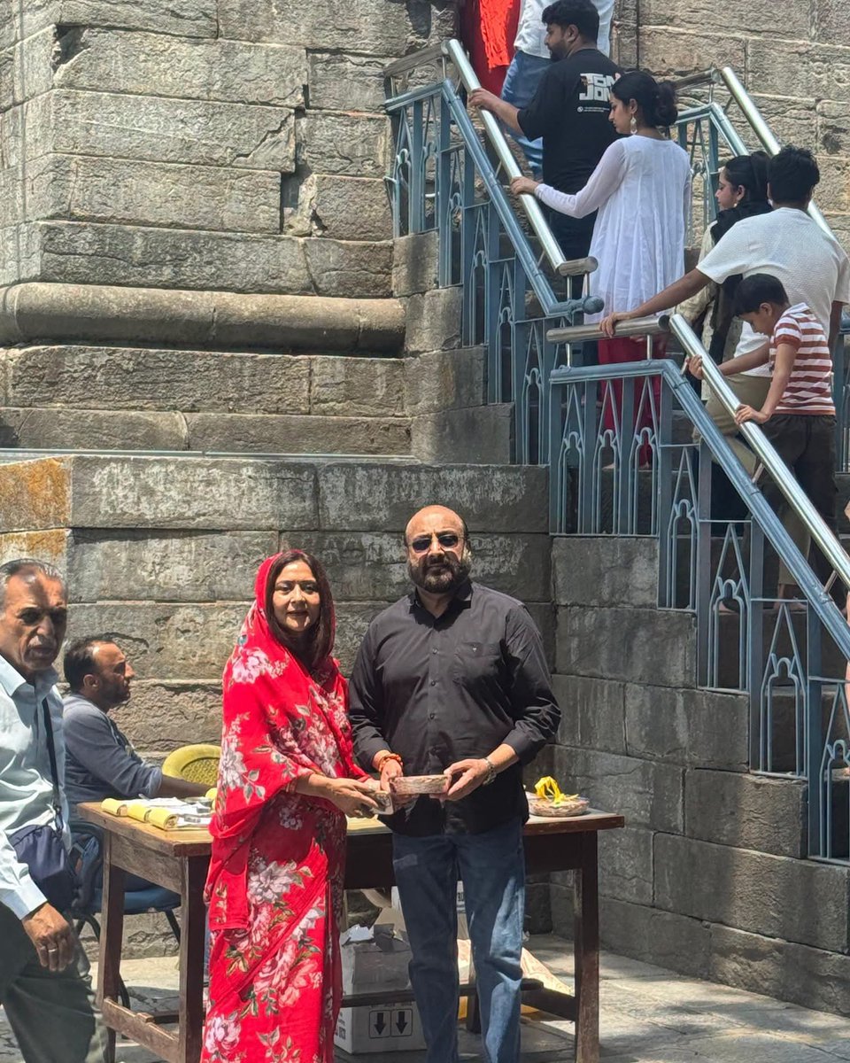 Ratnakumaribjp's tweet photo. 📍 श्रीनगर, कश्मीर

आज श्रीनगर स्थित शंकराचार्य पर्वत (गोपाद्री पर्वत) पर विराजमान प्राचीन शंकराचार्य मंदिर में पूजा-अर्चना कर भगवान शिव का आशीर्वाद प्राप्त किया।

हर हर महादेव! 🚩🙏

#ShankaracharyaTemple #Srinagar #HarHarMahadev https://t.co/5SiOA2hKrs