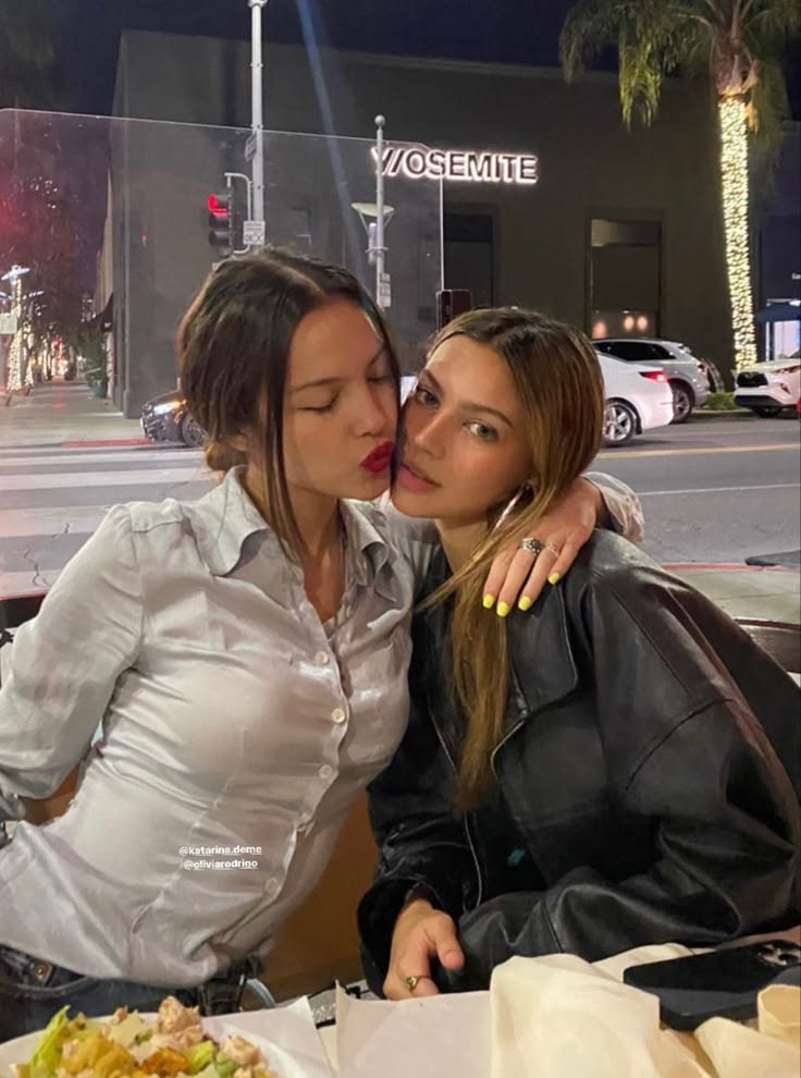 Ella 🏳️⚧️ tweet media