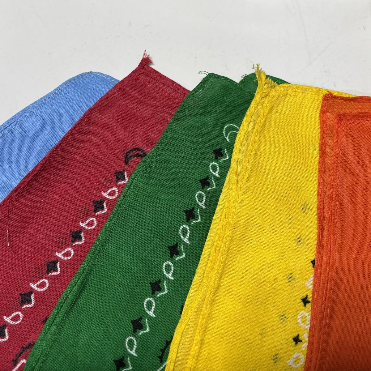 zkdohloeyn's tweet photo. gearing up for my best boys 🩵❤️💚💛🧡 since im not sure what color to go with, i chose them all… after all, i’m an EXO-L 🖤🏳️

#EXhOrizonInManila
#엑소 #EXO https://t.co/iBl1Uoox5z
