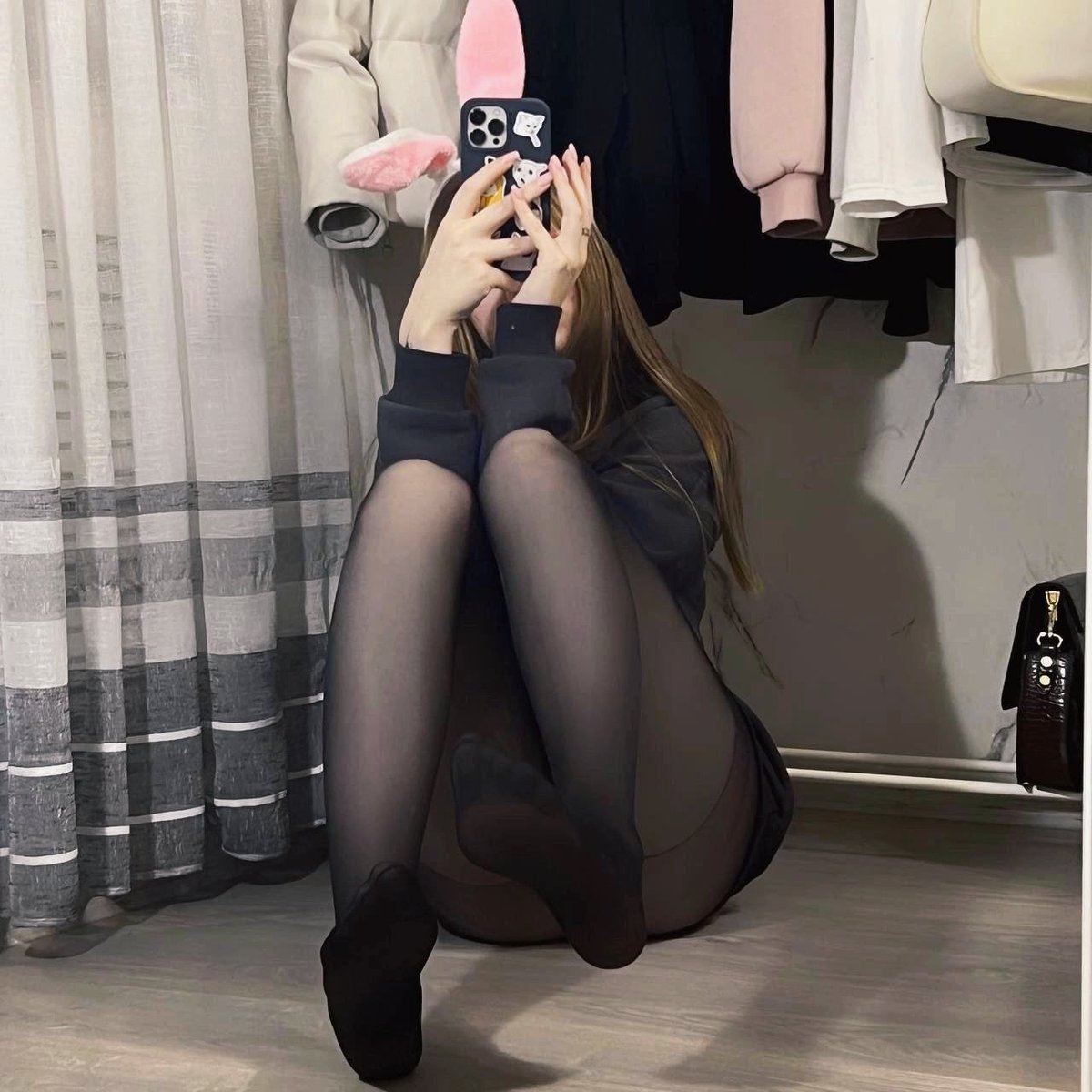 FonyGo60051's tweet photo. A cute girl in bunny ears is sitting on the floor 😍 #feetِ #feetfetısh #rate #legs #tights #earsofrabbit 
CONTENT 18+
https://t.co/rT73cBWKZP https://t.co/10Lspy7h4l
