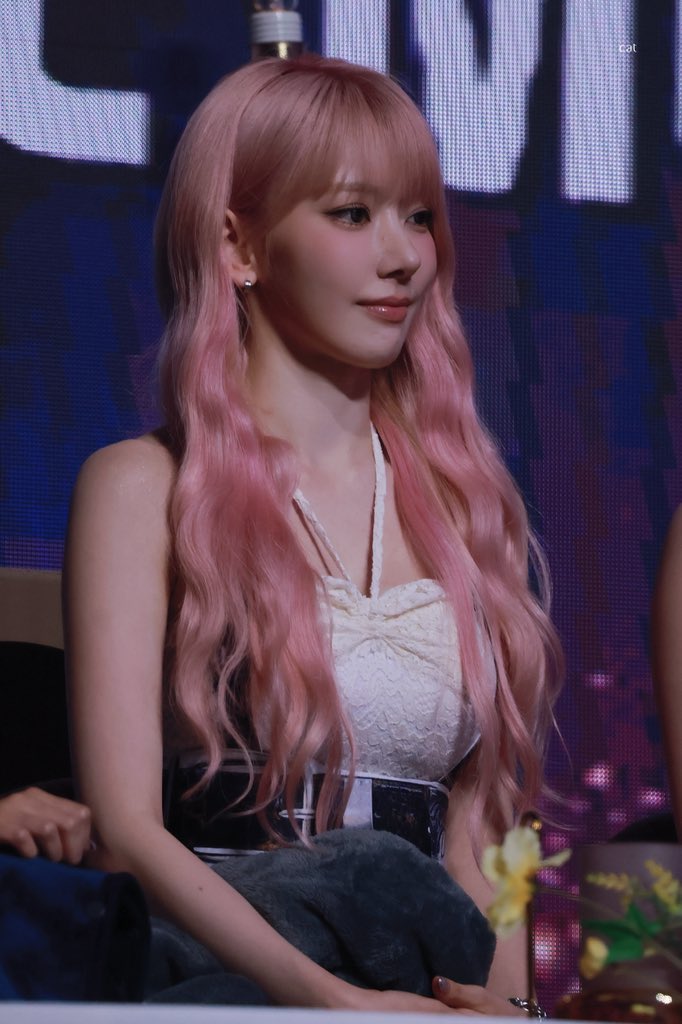 catsaku0319's tweet photo. 260620 서울가요대상

#르세라핌 #LE_SSERAFIM
#사쿠라 #SAKURA #宮脇咲良 https://t.co/zMvATDDGWr