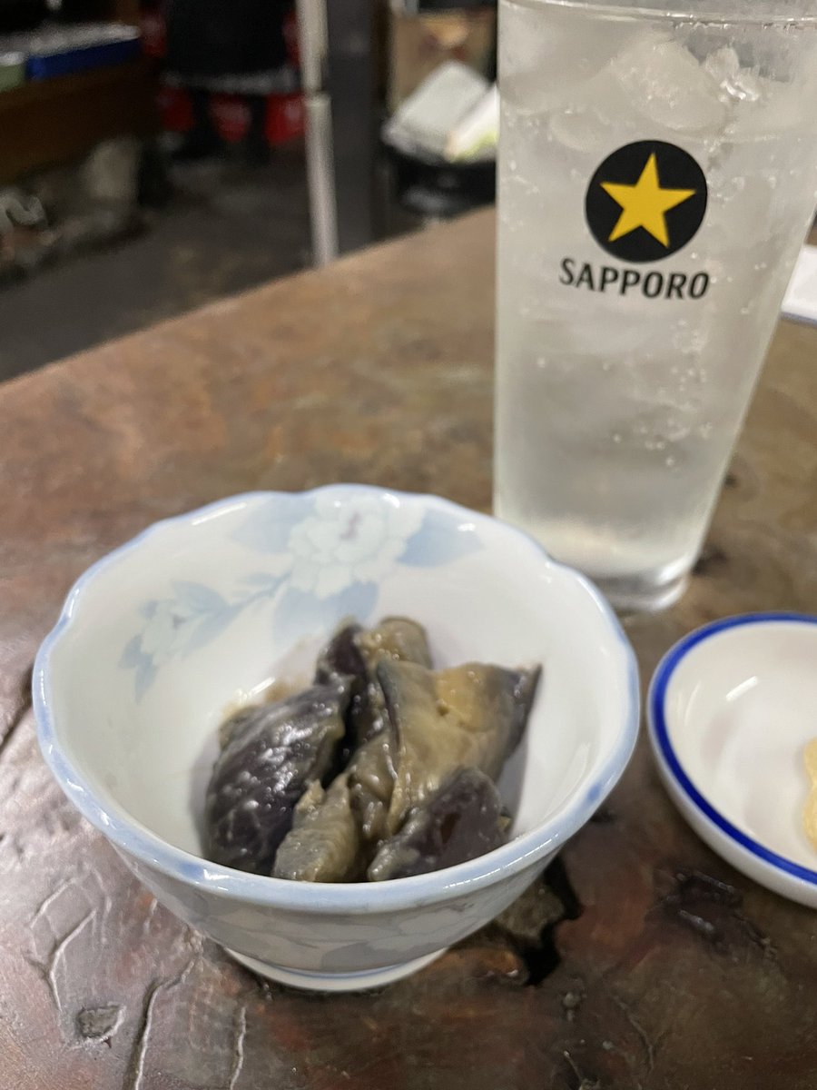 junmomo1996's tweet photo. 大衆酒場斎藤
レモンサワーでシラスおろし、ナスミソ���始めます。
追加のニシン酢締めがとても良い！
美味しかったです。
傘の置き方で二度も注意されたのは初めて(笑)初めに言ってくれれば済むのにとモヤモヤ。 https://t.co/MHW1IvPNrA