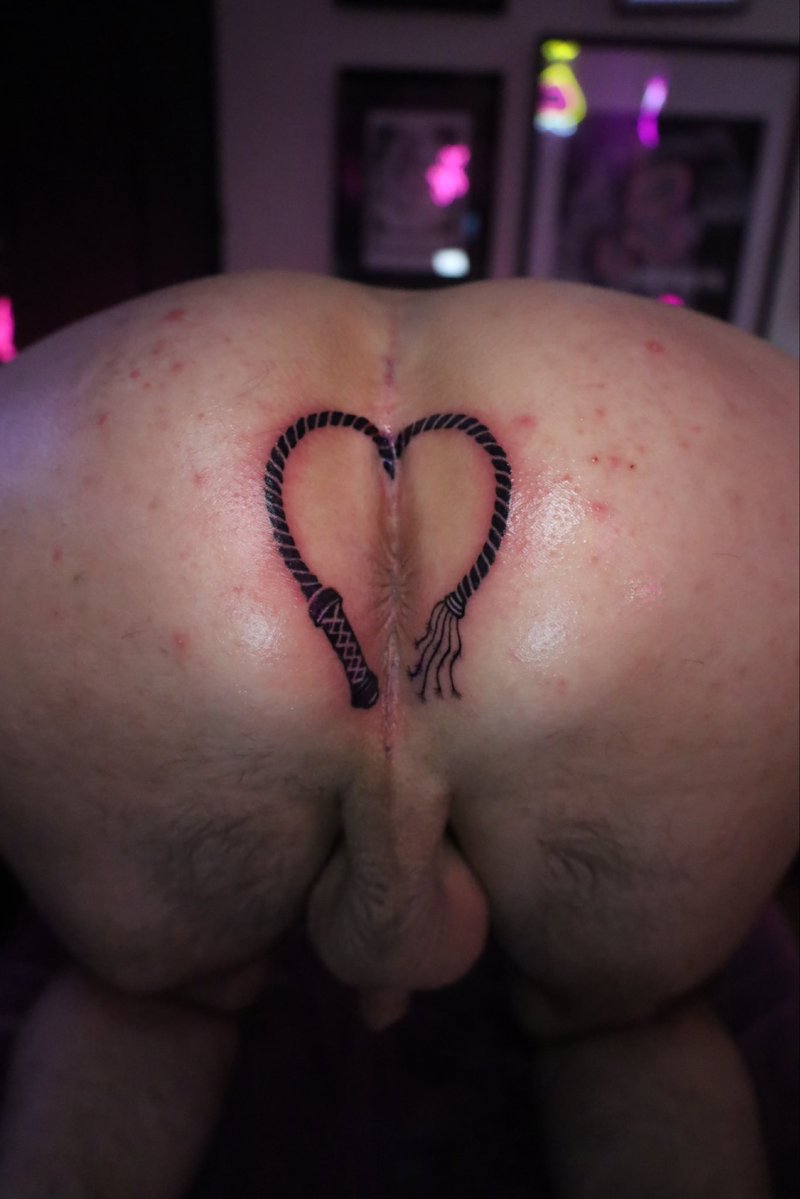 _md_ink_'s tweet photo. 🍑Core Feeling 🍑
#asstattoo #tattooass #bottom #butt #newtattoo #tattoo #berlin #kink #line #gay #intimtattoo #intim #genital #genitaltattoo #bottom #queertattooer #tattooedass #tattooesdbutt https://t.co/nHgC0Y1vtp