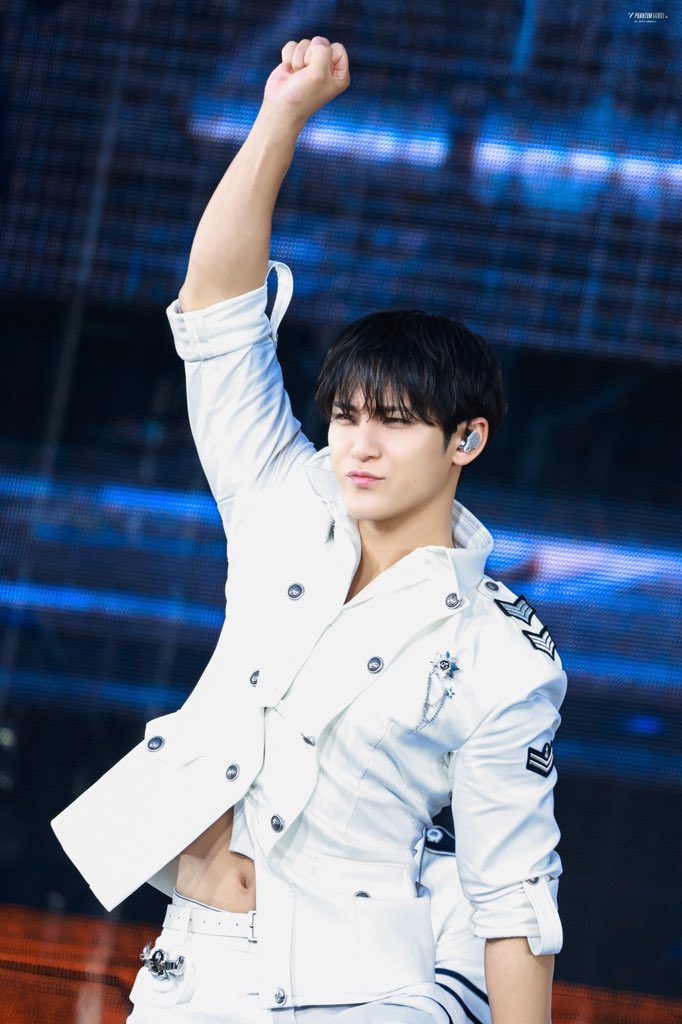 ph970406's tweet photo. 260620 CARATLAND day1

𝗛𝗼𝗼𝗼𝗼𝗼𝗼𝘁 𝗯𝗼𝗱𝘆🔥

@pledis_17 
#민규  #MINGYU #세븐틴 #SEVENTEEN https://t.co/EyUWA3iGOm
