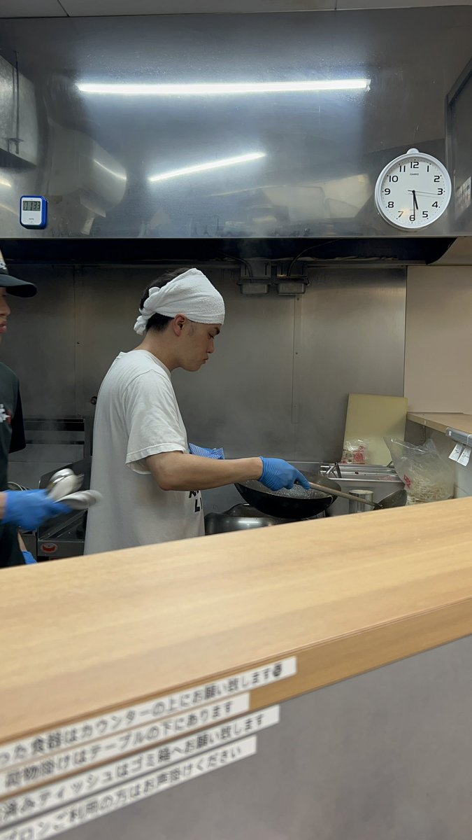 mattan_710's tweet photo. 北ノ醤油チーホー@水道橋　
競馬場で啜った時よりスープがサラッと飲みやすくなった？
職人の顔つきでした。
大変美味しくすすれました。
@susuru_tv https://t.co/gghWdYmCyx