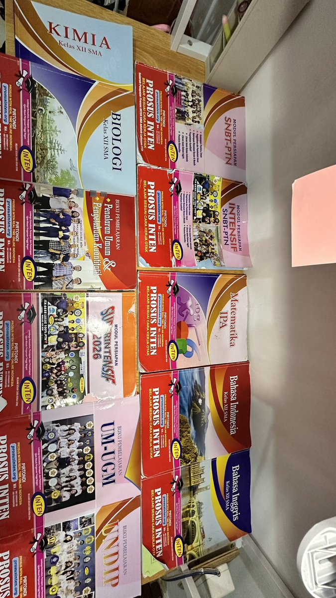 wc6h99pf7f's tweet photo. wts buku inten 2026 !! 
dom palembang
#zonauang #inten #buten #preloved #utbk #wtsinten each 28k yaa, take all only 279k (harga khusus buku inten) https://t.co/4KxdJkihne