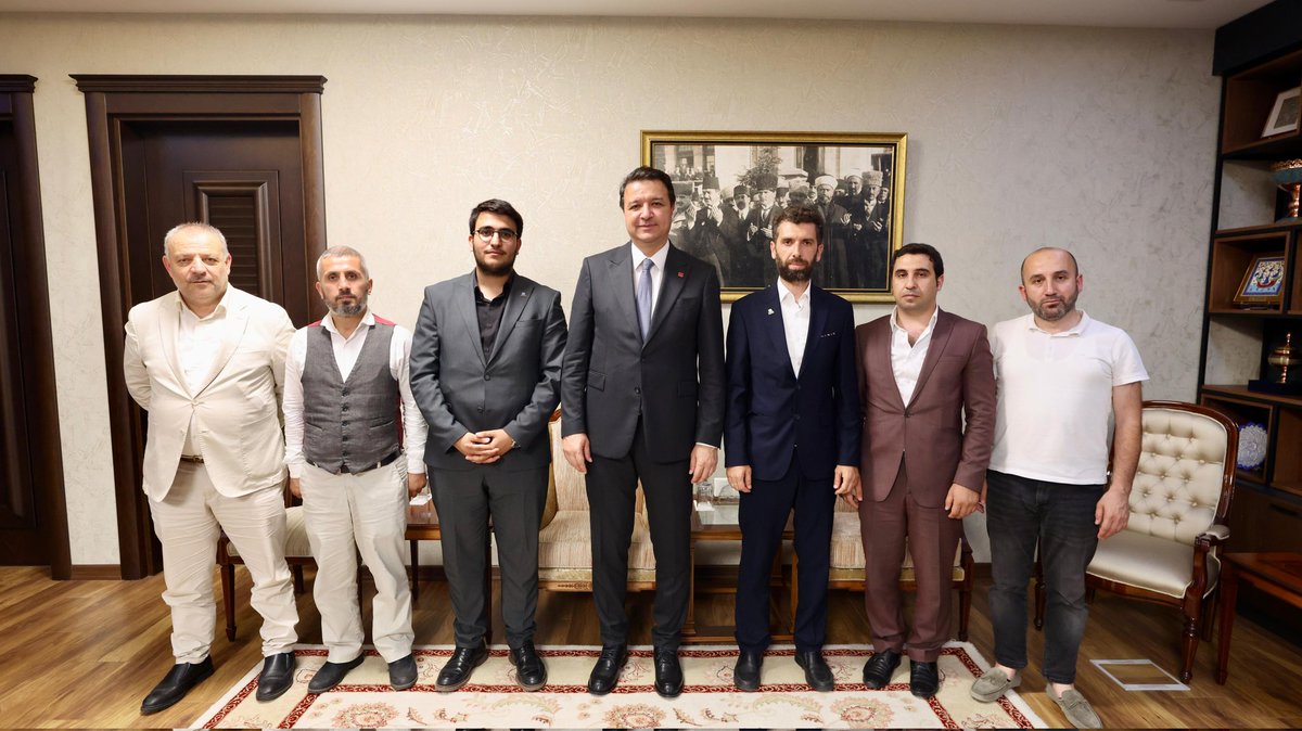 agdsakarya's tweet photo. Şube Başkanımız Celal AYDIN ve Şube Başkan Yardımcılarımız, Saadet Partisi Genel Başkanı Sayın Mahmut ARIKAN Bey'i makamında ziyaret ettiler.

Misafirperverliklerinden ötürü kendilerine teşekkür ederiz. https://t.co/4QloPaZPoj