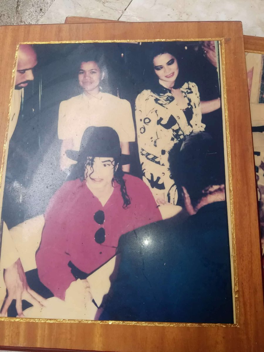 pytdemoo's tweet photo. someone’s lola just casually dropped these new mj rares in a facebook group 😭😭😭 https://t.co/rurr0HBckM