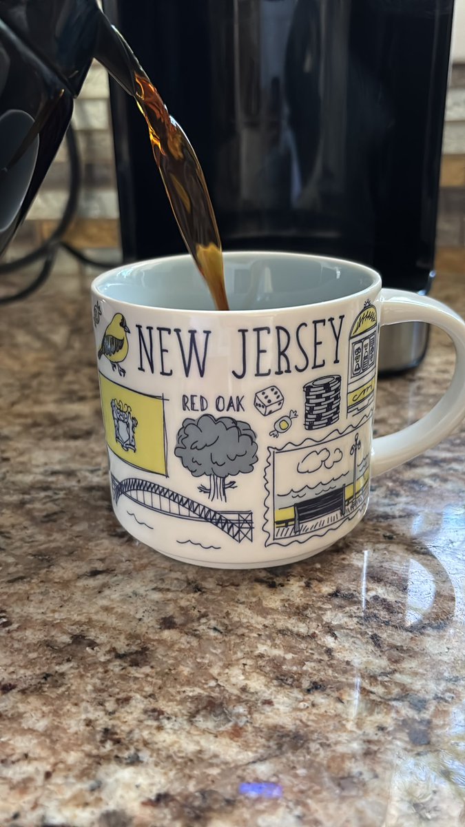 Stefeenew's tweet photo. Happy Saturday morning #NowPouring #Coffee https://t.co/x8bbPkzPst