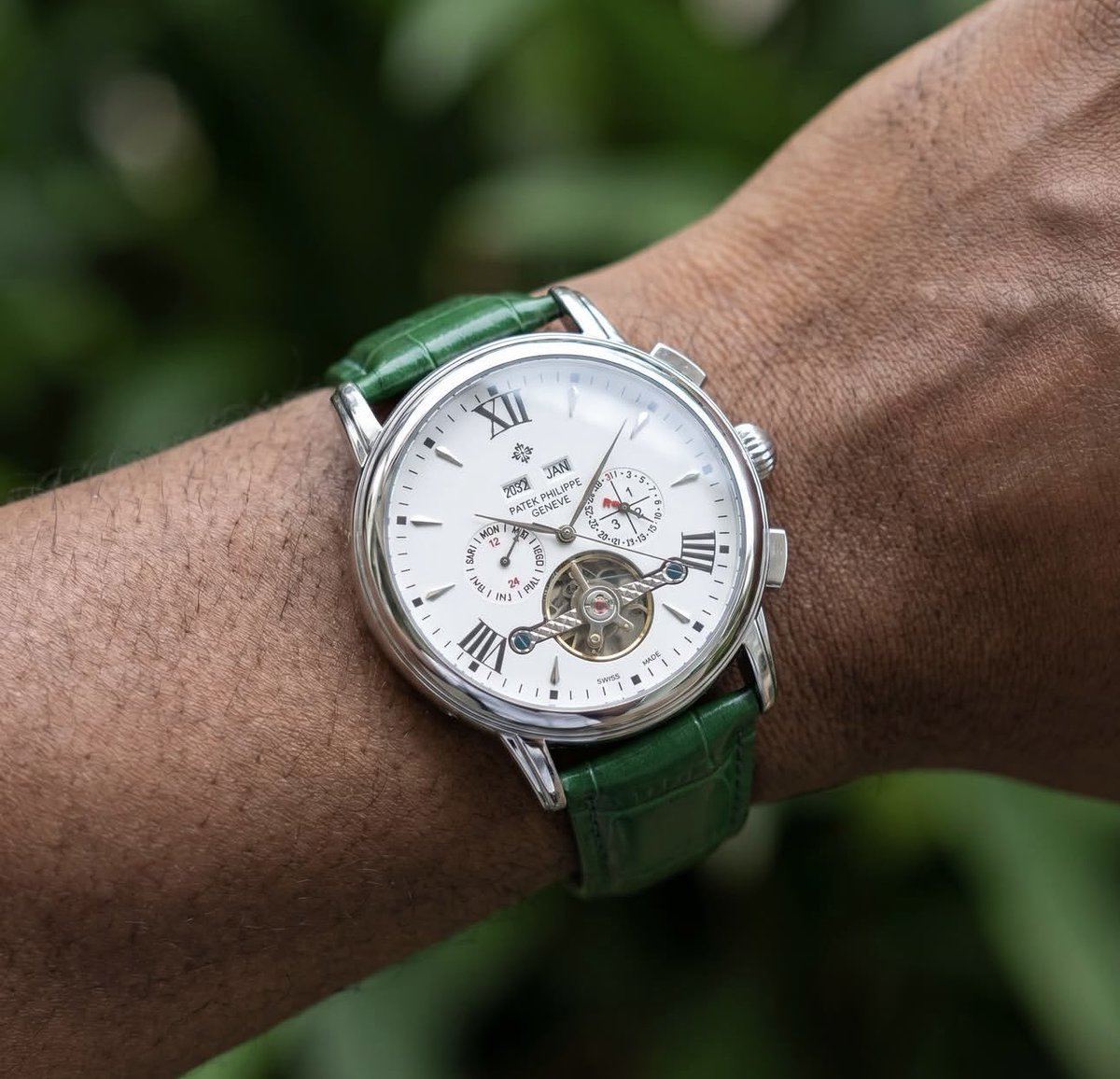 vach_Co's tweet photo. Unique mechanical patek philippe watch for men to buy @180,000ugx 
Contact 0703532775
📍SP PLAZA L3/27 https://t.co/aSE4tB8B51