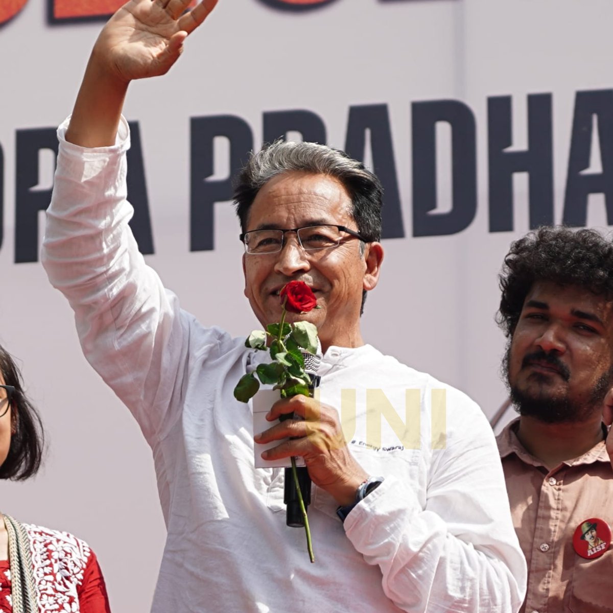 UNI_Photos's tweet photo. In Photos | Innovator and educator Sonam Wangchuk joined Cockroach Janta Party founder Abhijeet Dipke and others at a protest in Jantar Mantar today, demanding the resignation of Union Education Minister Dharmendra Pradhan over the alleged 2026 NEET paper leak.

📸: Ritik Sharma / UNI

@Cockroachisback | @Wangchuk66 | @abhijeet_dipke | #CJP | #SonamWangchuk | #DharmendraPradhan | #Neet | #UNI