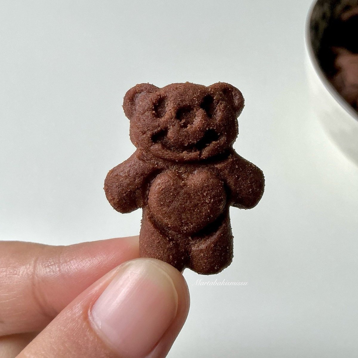 martabakismissu's tweet photo. Indonesia's biggest loss:

Biskuit beruang coklat Hollanda. Sekarang malah di-dupe sama negara tetangga 😔 https://t.co/3pxvF660mT
