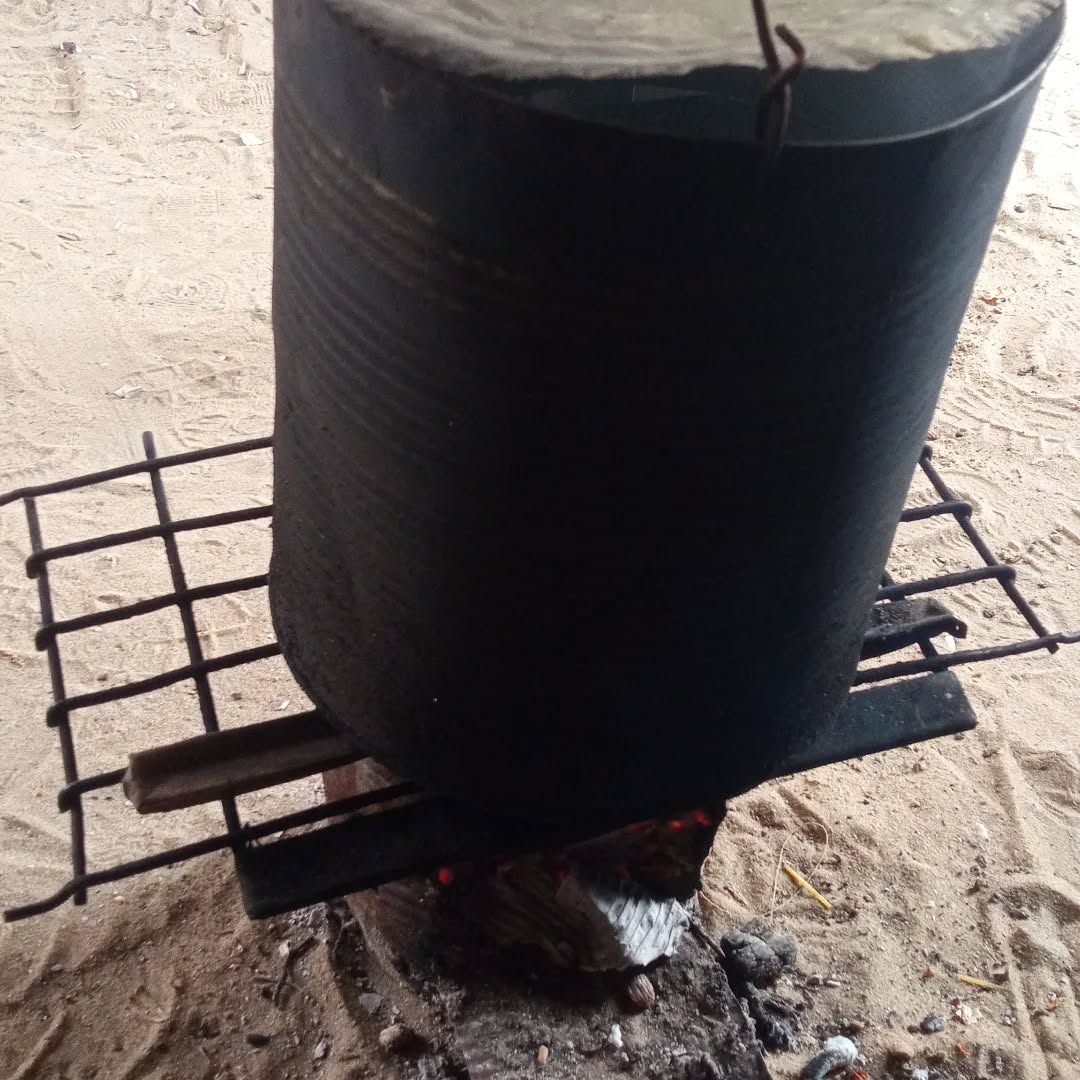 rosiegii5's tweet photo. We are still suffering in ways only God knows. We live in a very difficult reality here in Gaza, with shortages of water and food. Unsanitary housing and tattered tents May God help us Donation link in bio https://t.co/QrODWKQFx1