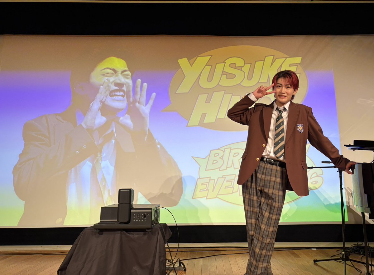 SMILEWORKS_sw's tweet photo. 「日野友輔BIRTHDAY EVENT 2026」
🏫〜今日だけクラスメイト！日野学園〜🍞

本日は誠にありがとうございました！
日野学園の1日はいかがでしたか？
皆様にとって青春の1ページとなる素敵な1日となりましたら嬉しいです🫧

さらにFC限定の3部ではバースデーサプライズも実施しました！サプライズにご協力いただいた皆様ありがとうございました💫

1.2部の様子はアーカイブ配信にてご覧いただけます！
https://t.co/9D1nT2Jt3u

さらに事後通販も実施！🛒𓈒𓏸
https://t.co/qieozElrT7

ご来場いただいた方も、配信でご覧になった方も引き続き日野学園をお楽しみください🏫

HINOMATEの皆様にまたあえる日を楽しみにしています🎒🎓