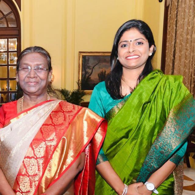 PriyaRahul_2020's tweet photo. @Droupati_Murmu wishing you long years of happiness, peace and spiritual growth maam! The most courageous and courteous #President #India  has ever seen😊♥️🇮🇳 https://t.co/1WNajQMhey