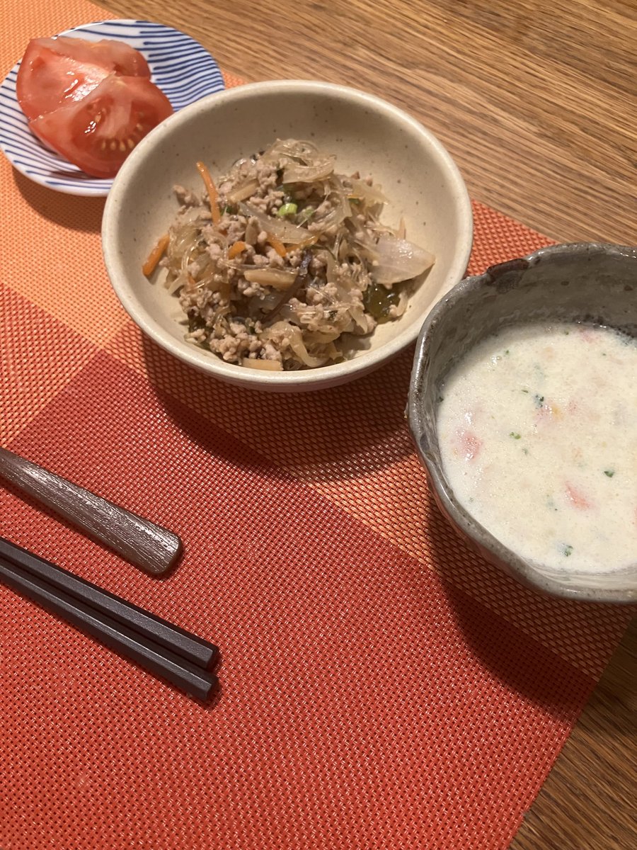 mimo0718's tweet photo. 仕事少な目だったから雨の止み間に散歩に出た。息子引退したしたけど二年生のママ達が寄ってくれた。ママ達の交流は続きそうだな。娘迷ってくれて大ママとじじと一緒に帰れて良かったな。一週間お疲れ様でした！寝ない様に気をつけよ。 https://t.co/APW4R3iJHm