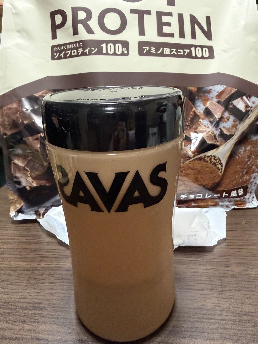 LoveW_S's tweet photo. やっと届いたソイプロテイン❤️
帰宅しても届いてなかったけど
買い物出る時には届いてた📦
デカすぎてビビったけど
100杯のむぞー🫗

食欲なくてもこれで安心😌 https://t.co/1vfltgLWc0