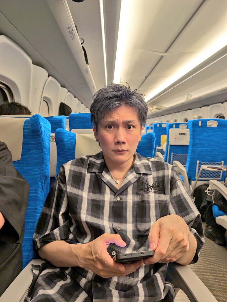 haljun2002_'s tweet photo. 大阪ありがとうございましたぁ！！
XVとはまた全然違うライブで楽しかったなぁ〜☺️✨
次回東京もまばたき厳禁で！！
#THISisUS #いざしん https://t.co/brXeXfFnSp