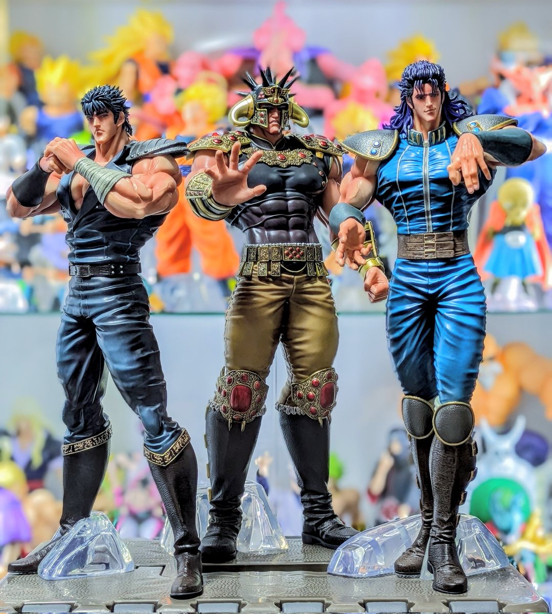 Behemoth444_'s tweet photo. 一番くじ 北斗の拳 B賞 レイ
衣服のシワ感やベルト、ブーツ、肩パッドどれも完璧な造形すぎる！！
それに加えて塗装もばちばちで文句の言いようがない🥰
個人的に顔も全然かっこいいと思います😆 https://t.co/IgF0QI6mZi