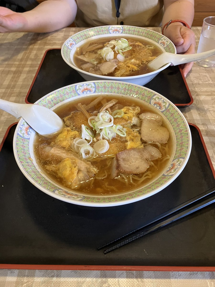 Ms722J's tweet photo. 晩御飯は奈良岡屋の「かつラーメン」でした
チャーシューのかわりではなく、チャーシュー+かつ！😆
パンチのあるお味でしたよ👍 https://t.co/twoPT3gRIR