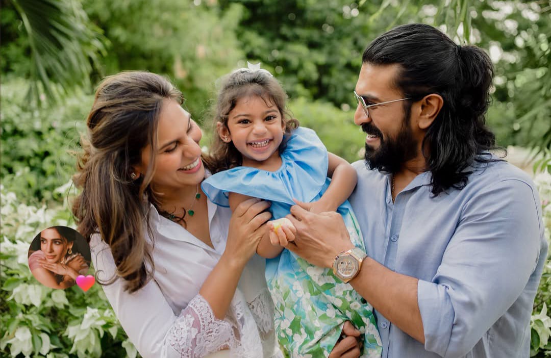 UrsVamsiShekar's tweet photo. On her 3rd birthday, #RamCharan and #Upasana shared the adorable face of their little angel for the very first time.
Wishing little Klin Kaara a lifetime of happiness, love, and endless smiles. 🎂🎉💕
#HappyBirthdayKlinKaara https://t.co/yjIoOxvV7k