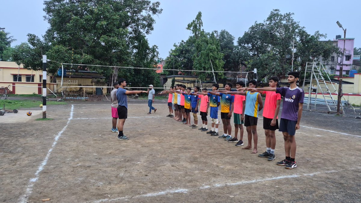 DSOSportsPakur's tweet photo. डे बोर्डिंग सेंटर के सपोर्टिंग स्टाफ ने नशामुक्त जीवन एवं स्वच्छ खेल वातावरण बनाए रखने की शपथ ली��

#DrugAwareness #SayNoToDrugs #CleanSports https://t.co/kR8ycPWd3B