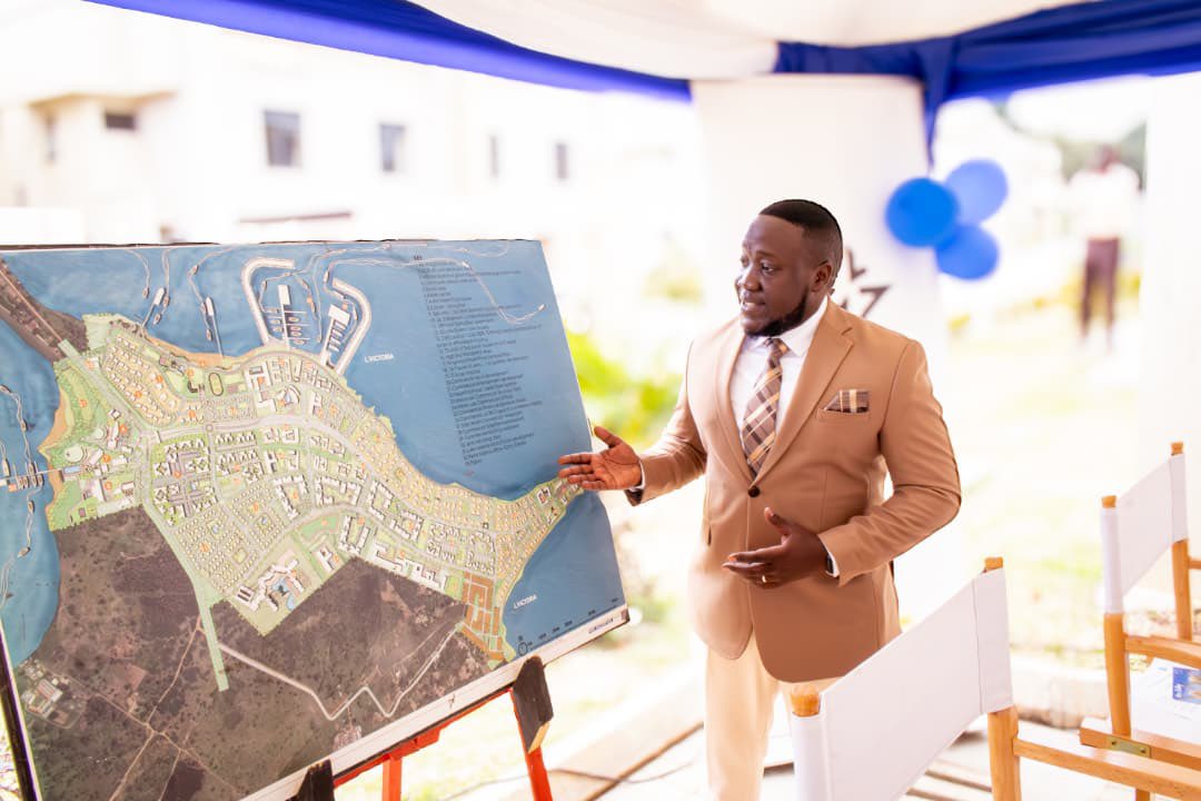Prop360Degrees's tweet photo. Another milestone for Uganda’s evolving real estate landscape. 
With @PearlMarinaUG being part of our partners, Property 360 was honored to witness the official completion of Pearl Marina Estates and the handover of Riviera Residences Phase 1, this milestone continues to redefine modern waterfront living in Uganda.
The event brought together key stakeholders including Project Engineer Innocent, Project Architect John Paul, the Centum Real Estate and Pearl Marina Estates leadership teams, Centum Group MD Ken Mbae, and Head of Marketing Sylvia Alal.
Witnessing homeowners take possession of a development that is steadily shaping the future of lakeside living. 
#Property360 #PearlMarinaEstates #RivieraResidences #WaterfrontLiving #RealEstateUganda