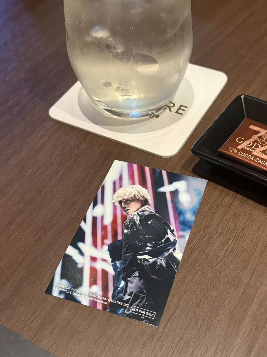 echo0oecho's tweet photo. ジェネの映画を観てきましたよ！とてもよかった！しかし今週半ばから一気に上映回数が減りそうだから早めに行くことをおすすめします。バンドメンバーが歴代ツアーで一番良いと思いました。音がとてもかっこよかった。名物のトンチキ要素も完備 https://t.co/473O373xjc