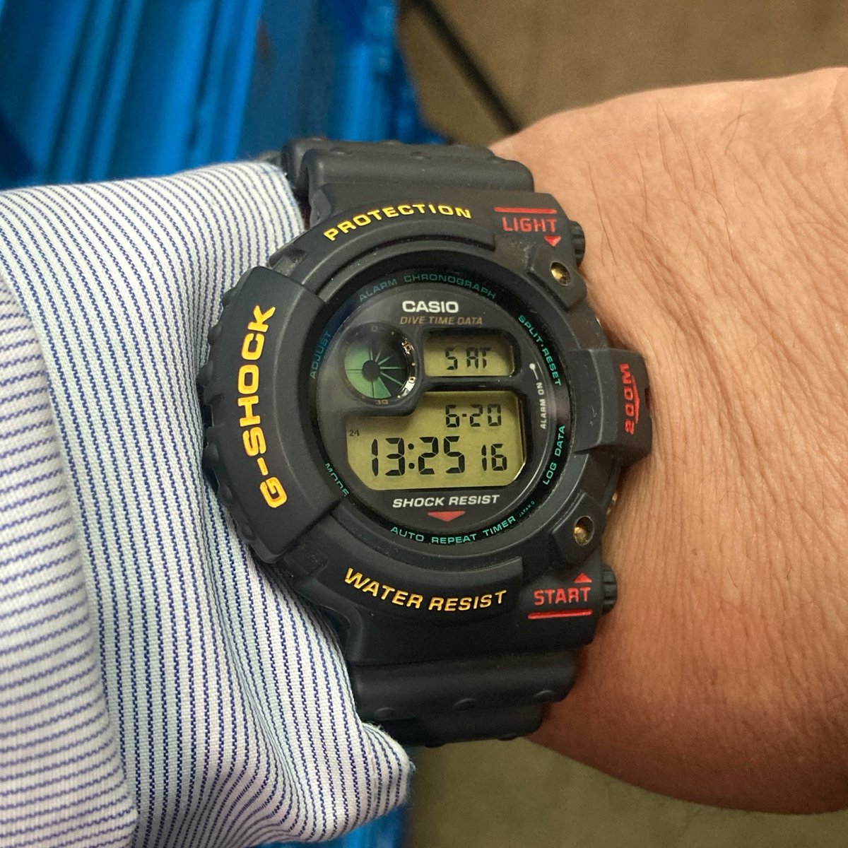今日のお供はG-SHOCKのDW-6300-1A（初代フロッグマン）でした 