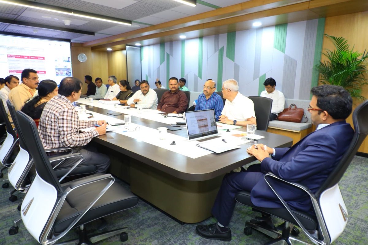 kptcl_official's tweet photo. Dr. @PrasathIas, IAS, MD, KPTCL chaired the review meeting of the Kadandale 400kV Transmission Project in Dakshina Kannada District at Indhana Bhavana, Bengaluru.

Also present were Shri Giridhar Kulkarni, Director (Projects) and other senior officials from the Department. https://t.co/20t4OKlFA3