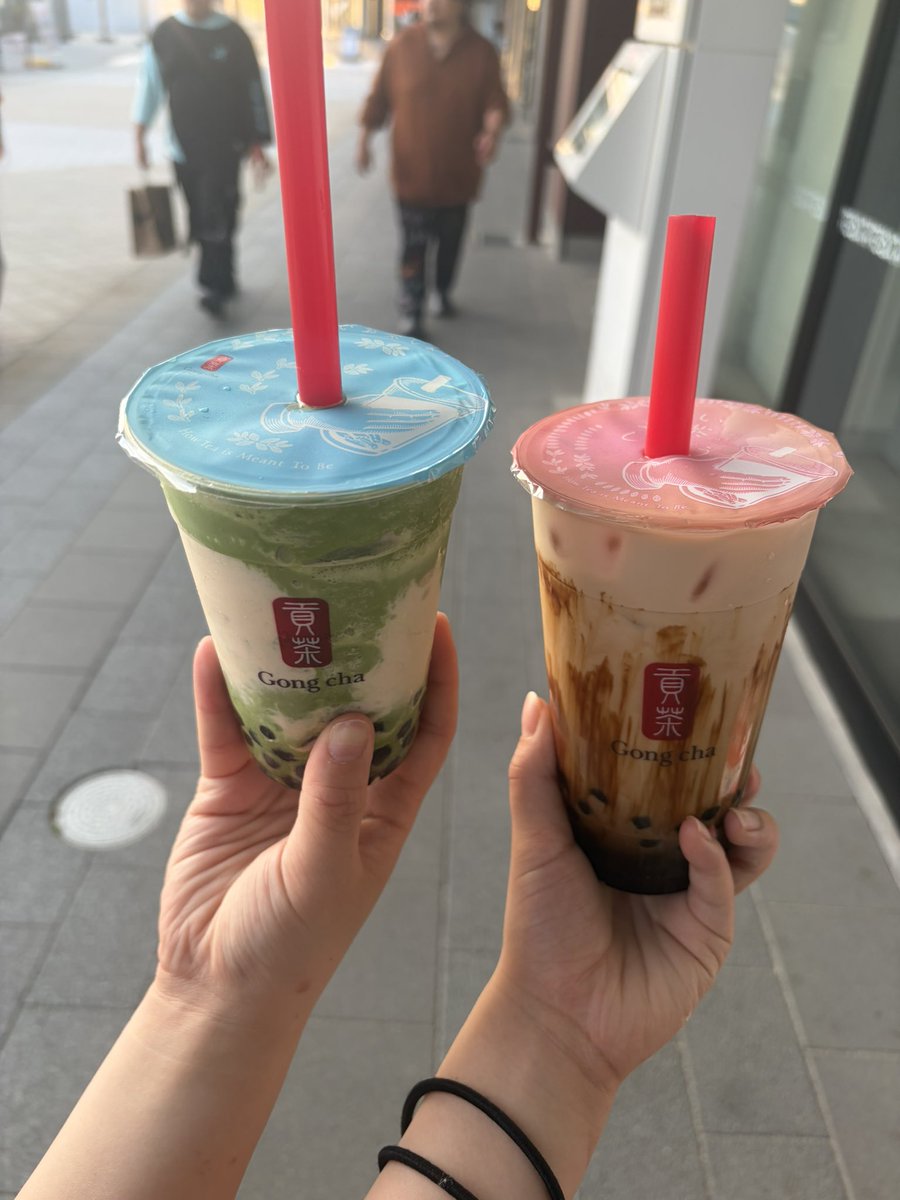 08km_'s tweet photo. 抹茶、美味しすぎて飛んだし、マスカットジェラッティー美味しすぎてリピしたし、マンゴーピーチジェラッティーは安定に俺の好み、ゴンチャと結婚💍💍💍💍💍したい、旅行先でもゴン活したのが思い出( ॣo ᴗo )
＃飲んだよゴンチャ https://t.co/ZRviTuq4zm