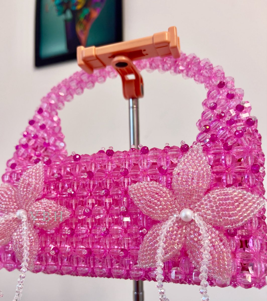 VBHaven24's tweet photo. Introducing Bag ARIA 
A bag full of possibilities and simplicity 
The perfect match for every outfit 
#fypシ゚viral 
#beadedbags 
#handmade 
#VBH https://t.co/VzwAXXkMVb
