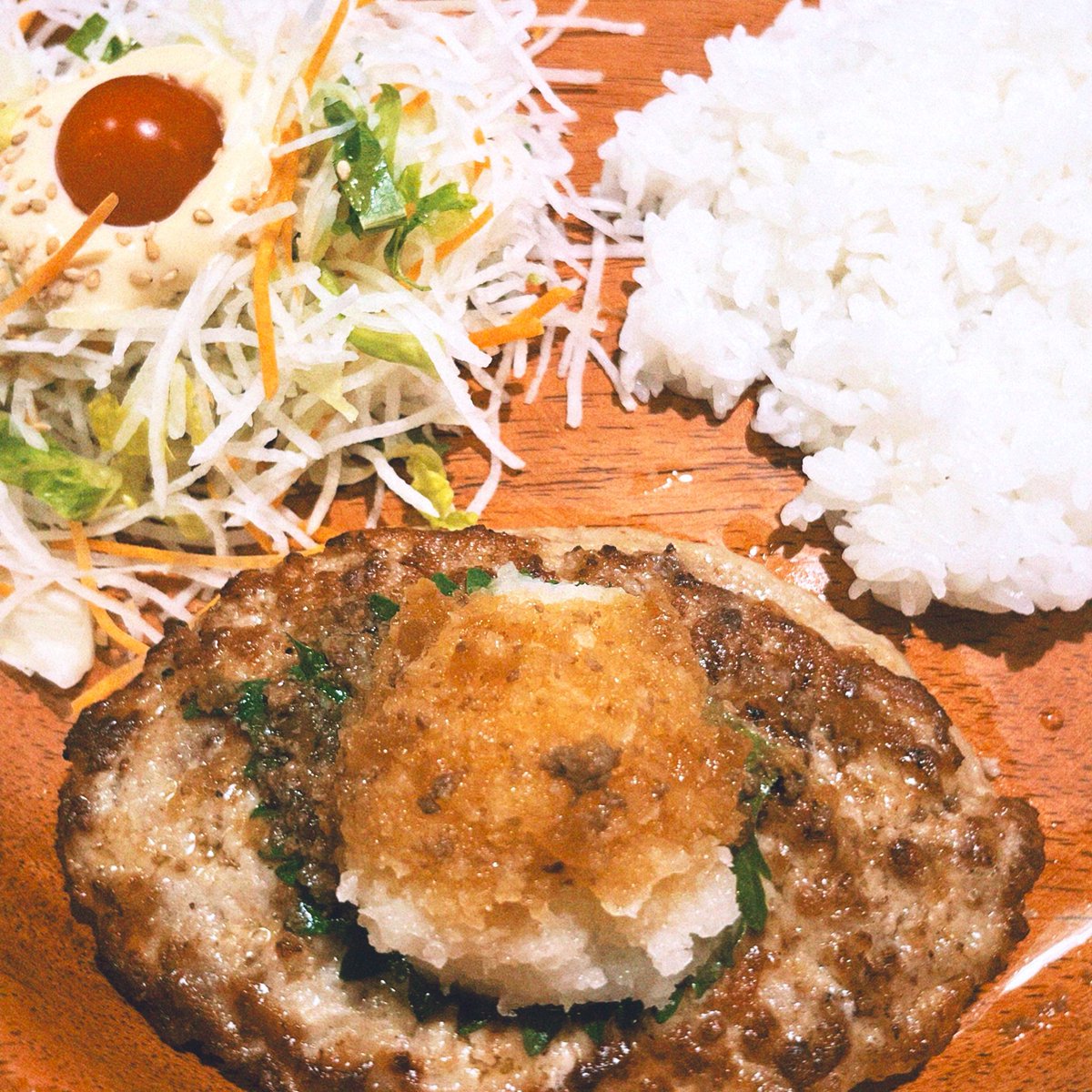 taberu8686's tweet photo. 久しぶりにびっくりドンキー
マーメイドサラダ食べたい😢ポテト食べたい😢太陽のオレンジ飲みたい😢けどダメだ〜！と欲望に打ち勝ちおろしそバーグディッシュSご飯少なめにしたところお腹いっぱいすぎて何も食べれませんになりました
私は明日アフタヌーンティー食べ切れるのか…！ https://t.co/uI55AOk4U9