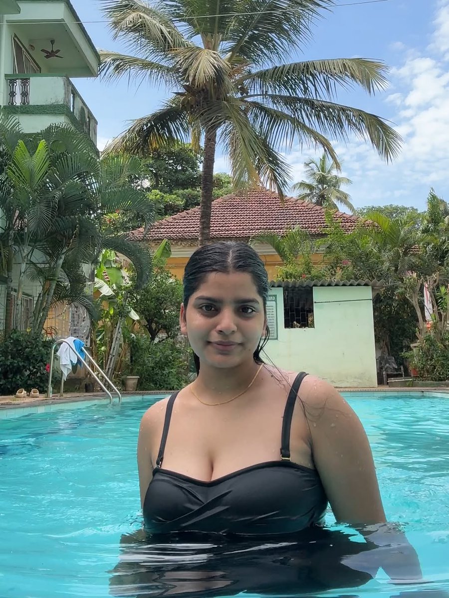 growwwithsp's tweet photo. #AnushkaDeokate chilling in swimming pool to Beat the heat ... Chilling her weekend vibes https://t.co/NpO5zq2g5v