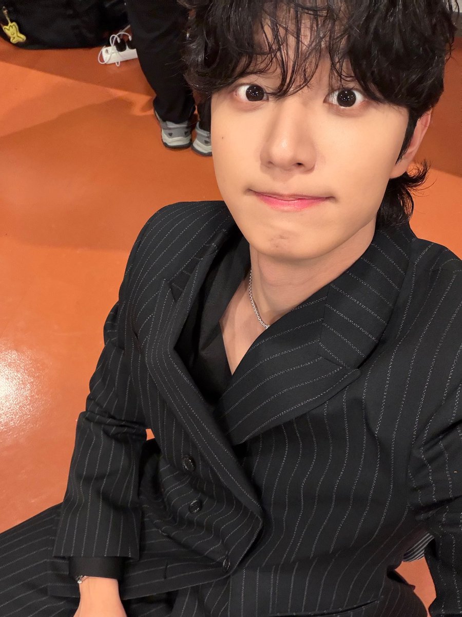 yomyoming0's tweet photo. 남자 ㅈㅉ 욜라 귀엽네.........
내팬들한테 줄 준비물(=셀카) 준비마치고
바로 디엠 와서 꼬리 흔드는거잖아 귀여웡 김재원 https://t.co/FA3B5oFXjN