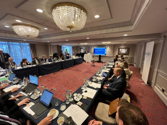 ARGanteUE's tweet photo. El 12 de junio, el embajador Iglesias @FerIglesias  disertó sobre el Acuerdo Mercosur-Unión Europea en la Reunión General Anual de “International Jurists” (https://t.co/XPUS1WoO2n), una red internacional de abogados independientes que reúne a estudios jurídicos de más 30 países que este año celebró su reunión anual en Bruselas.

La conferencia fue titulada “ARGENTINA - A LAND OF OPPORTUNITIES AGAIN” y fue una buena ocasión para detallar las posibilidades que brinda nuestro país para el comercio y las inversiones a la luz de las recientes reformas económicas y la aplicación provisora del Acuerdo de Comercio entre el Mercosur y la Unión Europea.

Con gran interés del auditorio, el Embajador señaló los avances económicos de la Argentina, producto de políticas exitosas en materia de desregulación, estabilización fiscal, liberalización comercial e incentivos a la inversión.