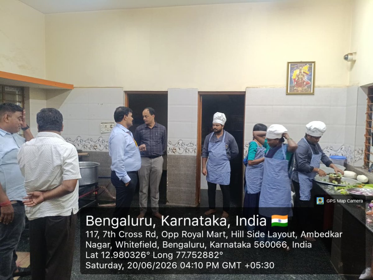 jdswd_bu's tweet photo. ಜಂಟಿ ನಿರ್ದೇಶಕರು ಇಂದು ಡಾಕ್ಟರ್|| ಬಿ ಆರ್ ಅಂಬೇಡ್ಕರ್ ಸರ್ಕಾರಿ ವಿಜ್ಞಾನ ಕಾಲೇಜು ಬಾಲಕರ ವಿದ್ಯಾರ್ಥಿ ನಿಲಯ ಎಂ ಜಿ ರಸ್ತೆ,  ಪೂರ್ವ ತಾಲೂಕಿನ ಕಾಲೇಜು ಬಾಲಕಿಯರ ವಿದ್ಯಾರ್ಥಿ ನಿಲಯ ಇಂದಿರಾ ನಗರ ಮಾರತ್ ಹಳ್ಳಿ,  ಕಾಡುಗೋಡಿ ನಿಲಯಗಳಿಗೆ ಭೇಟಿ ನೀಡಿ ಕಟ್ಟಡದ ಕಾಮಗಾರಿಗಳನ್ನು ಹಾಗೂ ನಿಲಯ ನಿರ್ವಹಣೆಯನ್ನು ಪರಿಶೀಲಿಸಲಾಯಿತು. https://t.co/pRDAsAsGzJ