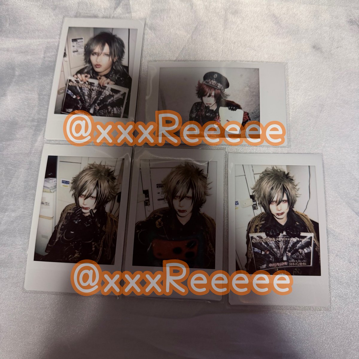 xxxReeeee's tweet photo. 【交換/譲渡】Royz チェキ 

譲:昴さん/杙凪さん
求:智也さんor各1,000円(+送料)

時期問わず検討しますがボード持ちは求めておりません
※明らさまなわらしべと思われる方からのお声掛けにはお返事しませんのでご了承ください
ライブ,インスト各所お手渡し>郵送
お気軽にお声掛けください https://t.co/4sjzqyscuh