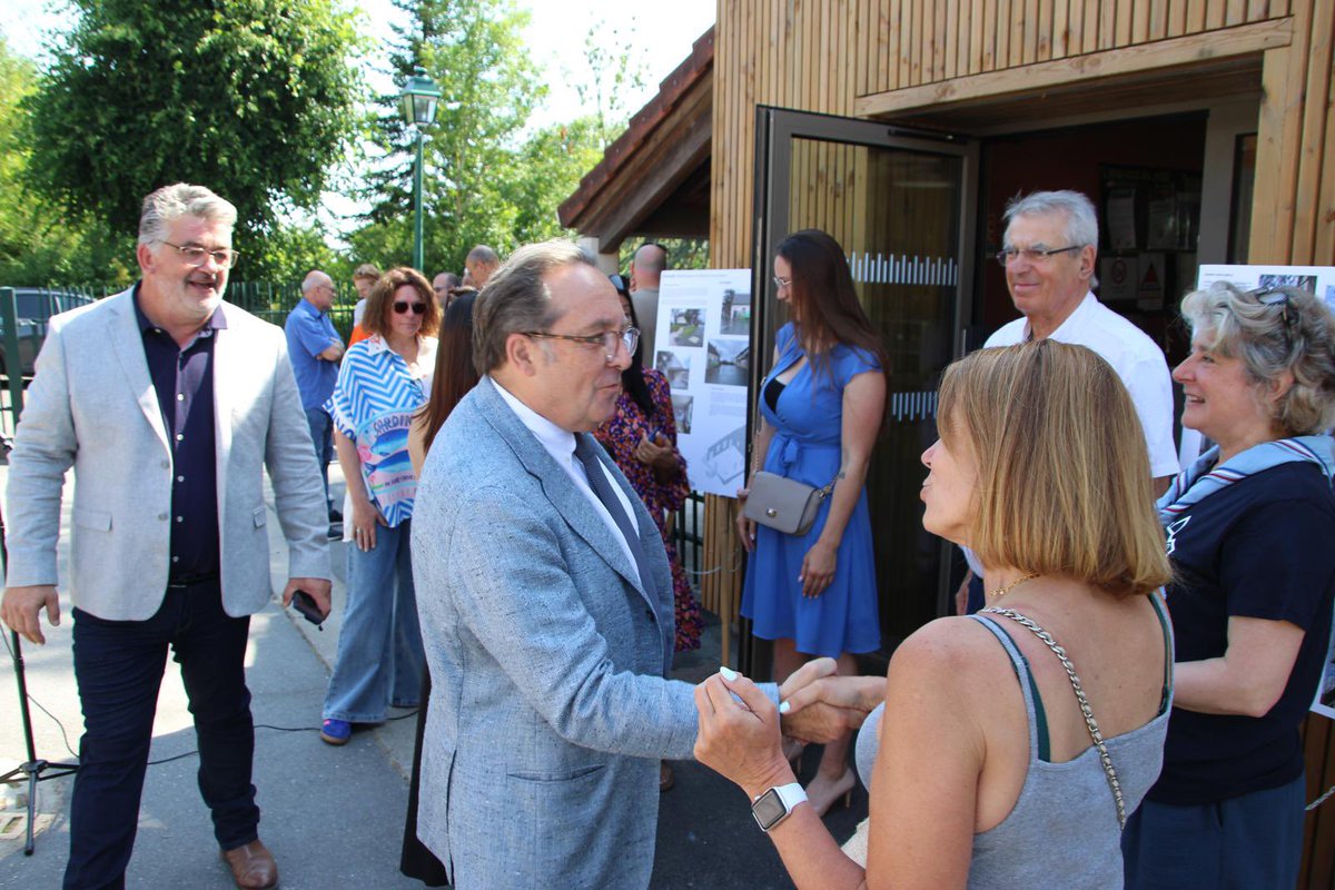 pierre_bedier's tweet photo. À Jambville, aux côtés de son maire, Jean-Marie Ripart, pour l’inauguration du bâtiment périscolaire réalisé avec le soutien financier du Département des Yvelines. Cette opération de réhabilitation a permis la réouverture de l’accueil de loisirs. https://t.co/MB6lKWu29U