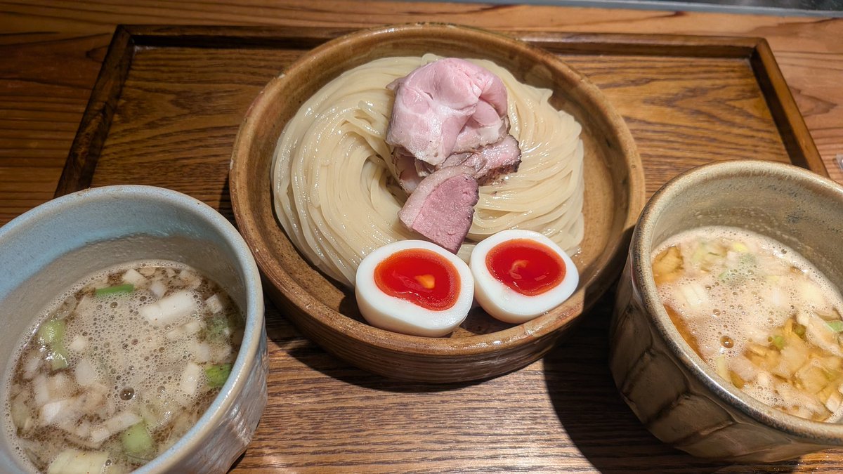 tomato_hai's tweet photo. めっちゃ並んだけどあいだやうまかったなぁ🍜∩(´^ヮ^｀)∩🍜 https://t.co/SwgfKUAsXb