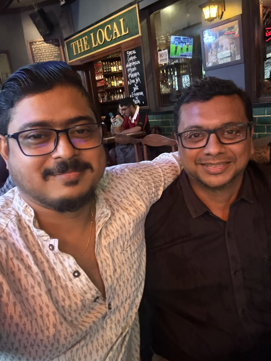 sourabhsanyal's tweet photo. Doc aka @vmanjunath is here. Waiting for Varun n @Dravidict !!!
#twittermeet #Family https://t.co/eDntdtYWul