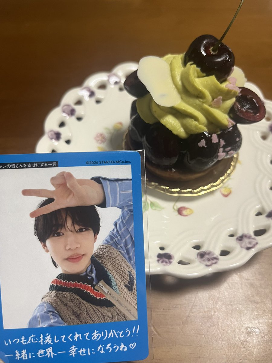 全然関係ないけどケーキがかわいすぎて光さまとツーショ撮らせて