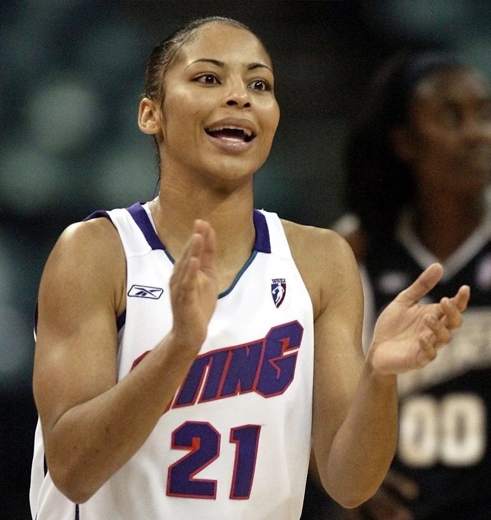 trendyhoopstars's tweet photo. ON THIS DAY (22 YEARS AGO): Allison Feaster recorded 20 points, 6 rebounds, and 3 assists, including a go-ahead three-pointer with 52 seconds remaining, to help the Charlotte Sting defeat the Los Angeles Sparks 68-63 in double overtime.

Feaster also assisted Nicole Powell on a game-tying basket in the final seconds of regulation, helping force overtime before delivering the clutch shot that sealed the victory. ✨