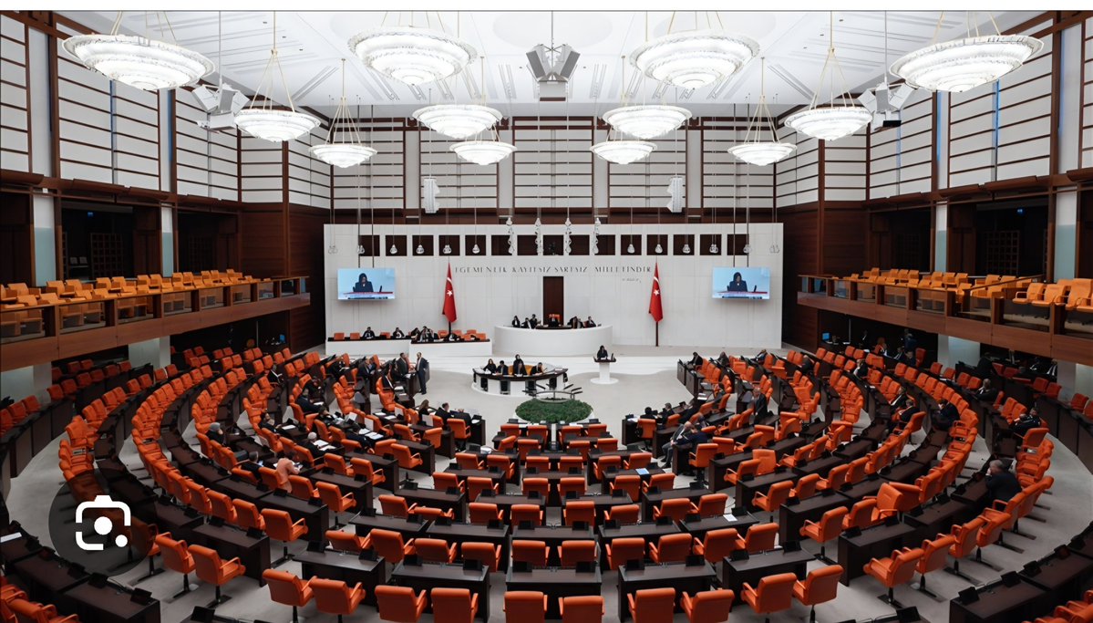 tokali_ibrahim's tweet photo. Terörsüz Türkiye süreci hızlandı. 12.Yargı Paketinin hemen ardından meclis tatile girmeden sevk edilmesi planlanıyor. Örgüt kapsamında ayrıca bir suç( öldürme, yaralama, orman yakma..vb) işlenmemişse örgüt üyeliğine  yönelik 5 yıl denetimli serbestlik uygulanması planlanıyor. Kanaatimiz şudur ki: 
▶️1) Böyle bir durumda adli suçlar dışarda bırakılamaz. 
▶️2) Örgüt ayrımı yapılamaz. 
⚠️Aksi bir uygulama infazda korkunç bir adaletsizliğe yol açar..
